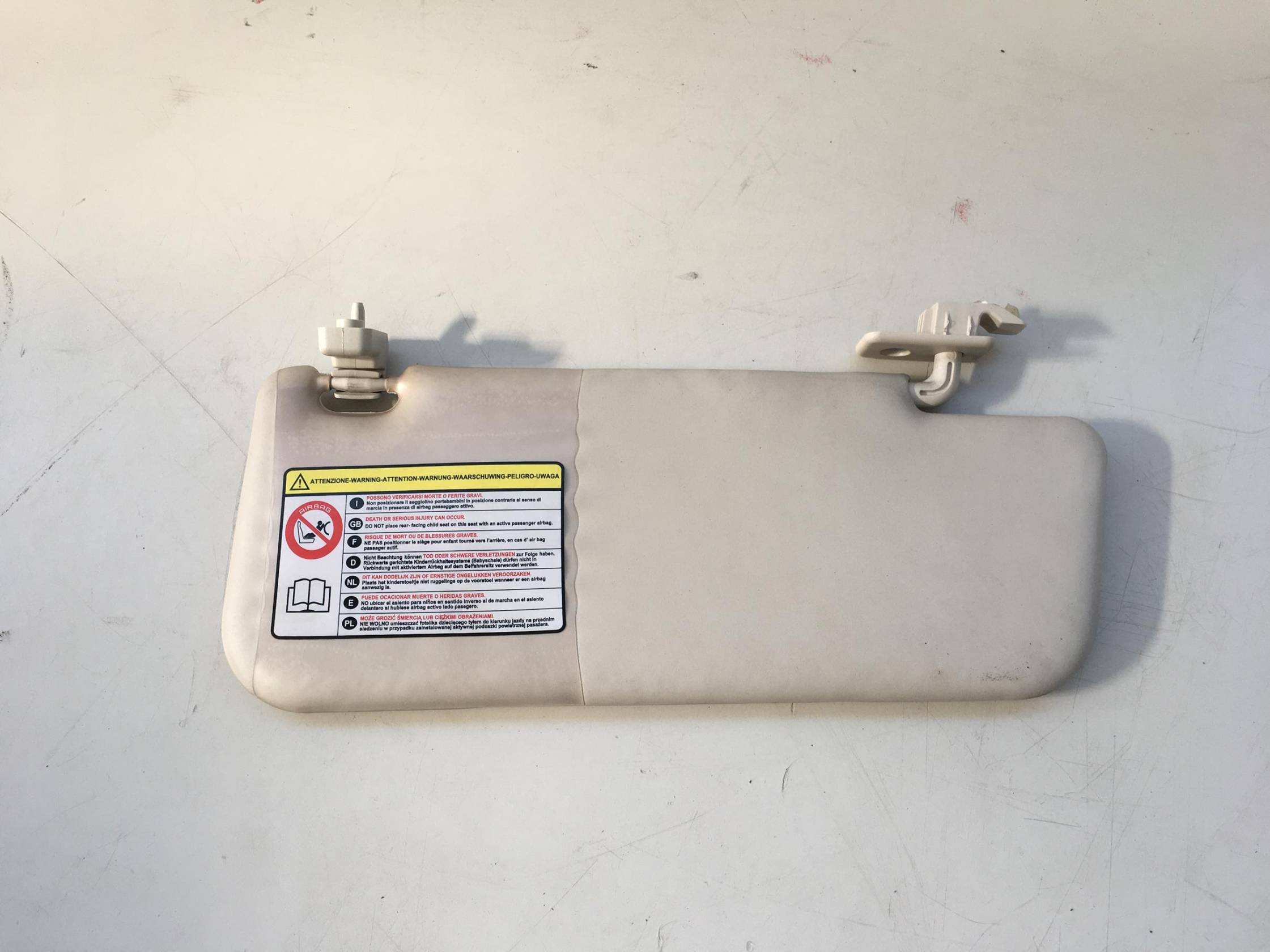 Aletta parasole parabrezza dx.